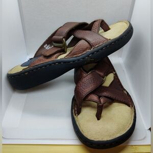 Dockers Women's Size 6 M Brown Leather Criss Cross Thong Sandals Comfort Slide